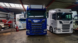 20251019-Tom-Holding-00345